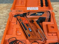 Paslode nagel pistool mi90 + 2x accu. & lader in koffer - afbeelding 1 van  2