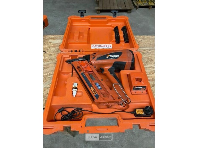 Paslode nagel pistool mi90 + 2x accu. & lader in koffer - afbeelding 1 van  2