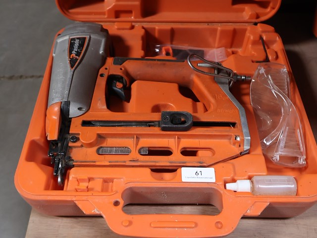 Paslode pneumatische schieter - afbeelding 1 van  4