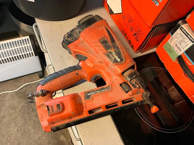 Paslode serie-i gasbommetjes en nagels voor nagelpistool - afbeelding 3 van  7