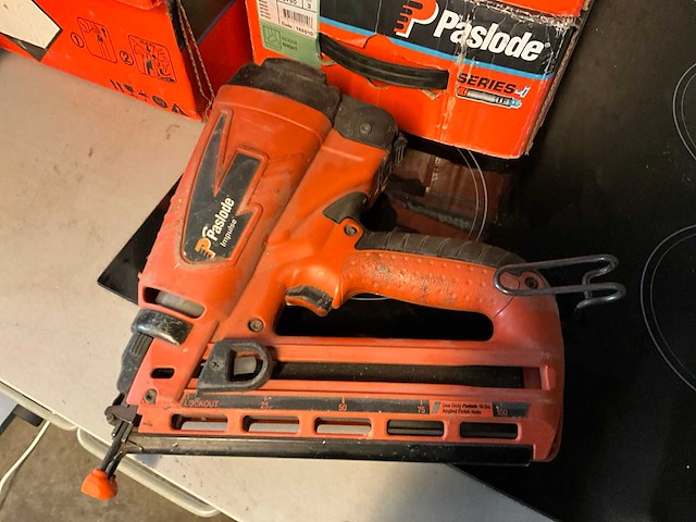 Paslode serie-i gasbommetjes en nagels voor nagelpistool - afbeelding 4 van  7