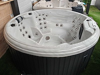 Passion recharge - jacuzzi en buitenspa - afbeelding 4 van  5