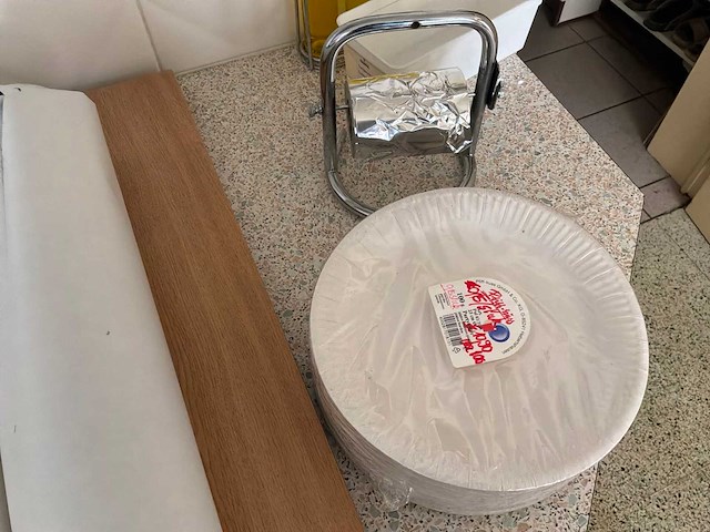 Pattiserieschalen, inpakpapier, plastieken bakjes - afbeelding 5 van  5