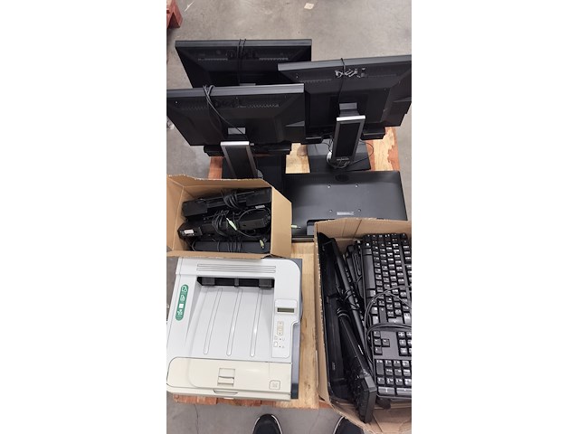 Pc materiaal - afbeelding 1 van  2