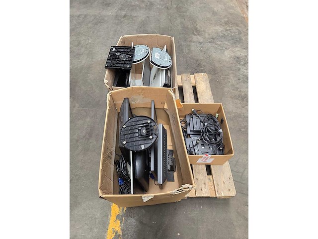 Pc monitor (15x) - afbeelding 1 van  6