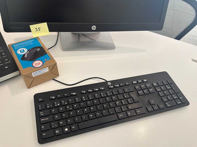 Pc scherm, toetsenbord, printer en telefoon - afbeelding 3 van  5