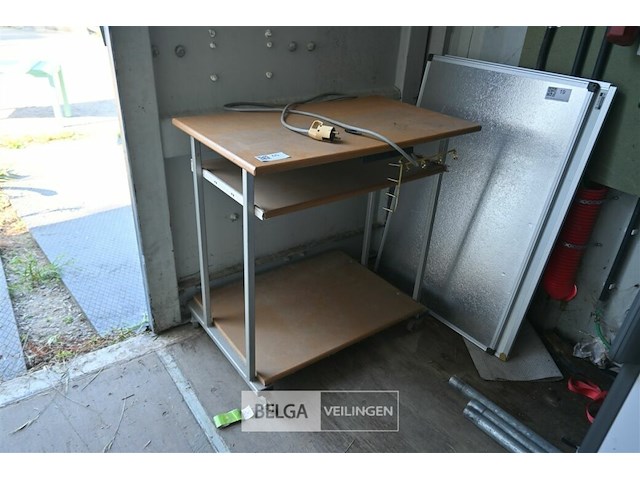 Pc-tafeltje op wielen - afbeelding 1 van  4