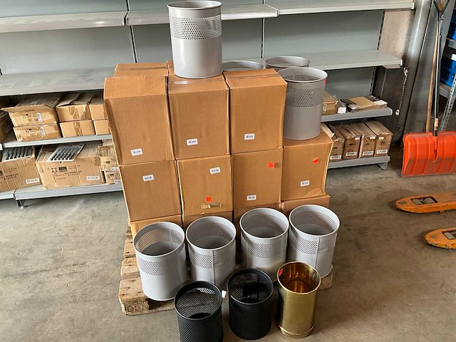 Pedaalemmer aluminium 15 liter (32x) - afbeelding 1 van  7