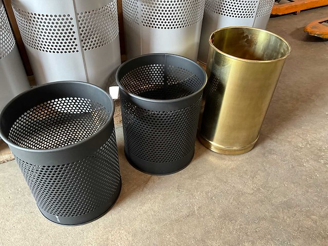 Pedaalemmer aluminium 15 liter (32x) - afbeelding 7 van  7