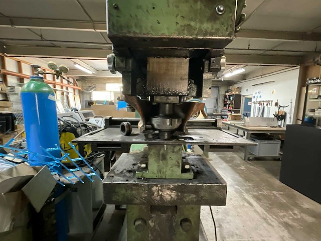 Peddinghaus hydraulisch 100 / industrieel hydraulisch ponsmachine hydraulische pers - afbeelding 16 van  17