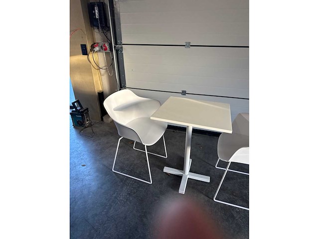 Pedrali eetkamertafel + 2 stoelen - afbeelding 2 van  2