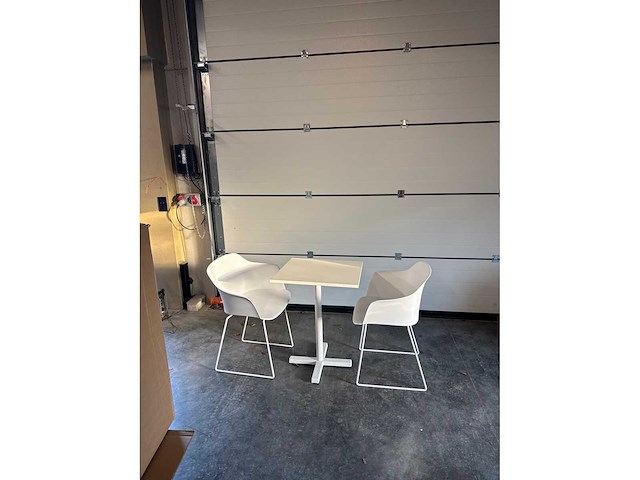 Pedrali tafel + 2 stoelen - afbeelding 1 van  3