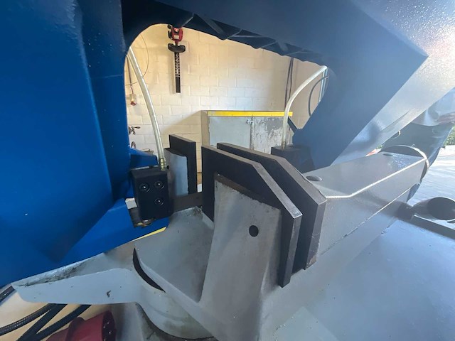 Pedrazzoli lintzaagmachine / bandzaagmachine voor metaal - afbeelding 9 van  13