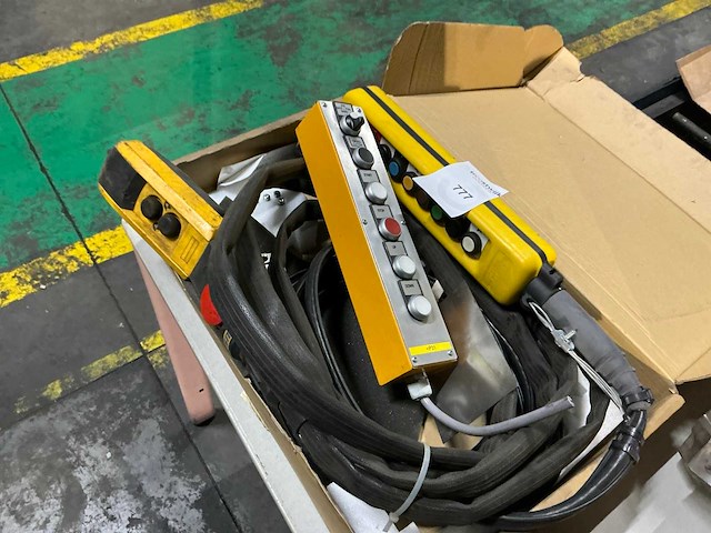 Peerbediening (3x) - afbeelding 1 van  4