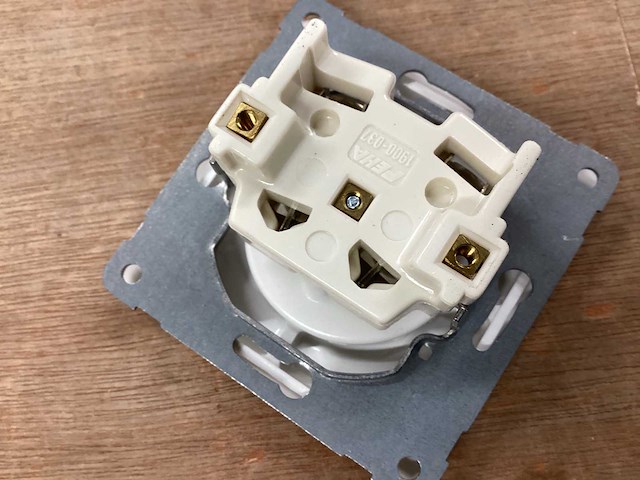 Peha wandcontactdoos volle afdekplaat (18x) - afbeelding 4 van  4