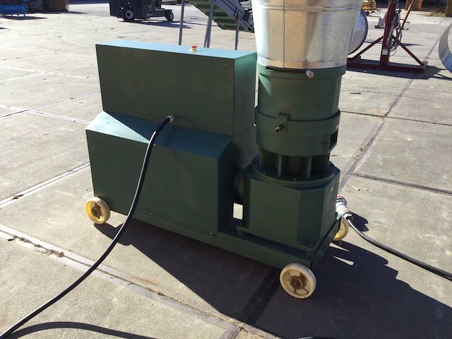 Pelletpers mandoka - afbeelding 10 van  14