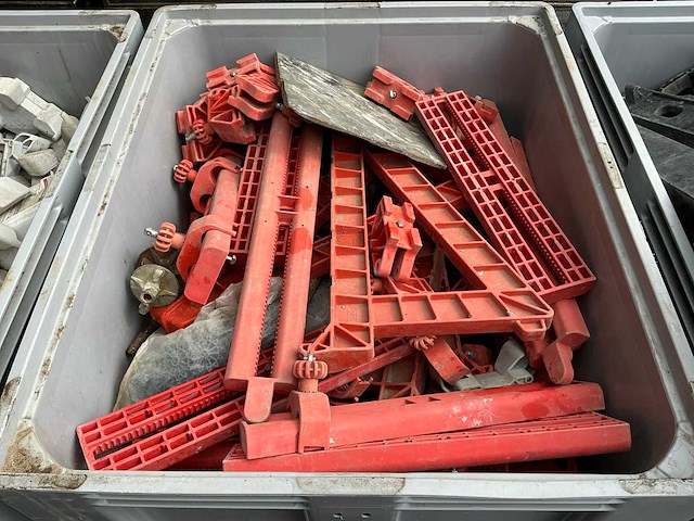 Peri partij bekistingsmateriaal - afbeelding 10 van  26