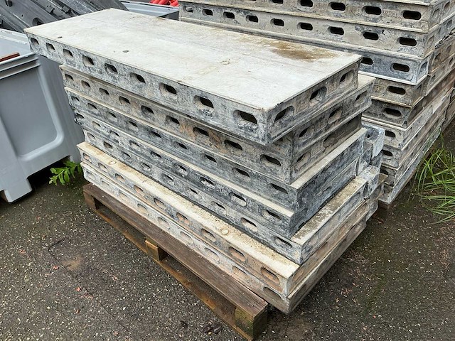 Peri partij bekistingsmateriaal - afbeelding 20 van  26