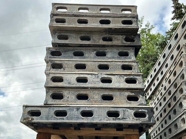 Peri partij bekistingsmateriaal - afbeelding 24 van  26
