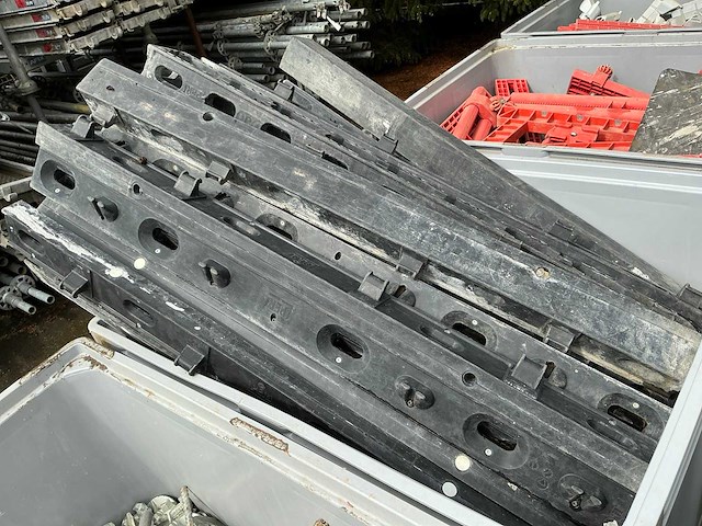 Peri partij bekistingsmateriaal - afbeelding 6 van  26