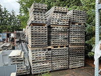 Peri partij bekistingsmateriaal - afbeelding 1 van  26