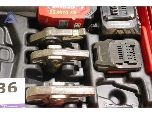 Persmachine - rothenberger - 25.4024 toebehoren - accu's, bekken, oplader, koffer, handleiding - afbeelding 2 van  3