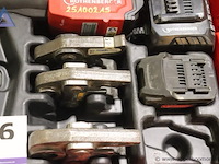 Persmachine - rothenberger - 25.4024 toebehoren - accu's, bekken, oplader, koffer, handleiding - afbeelding 2 van  3