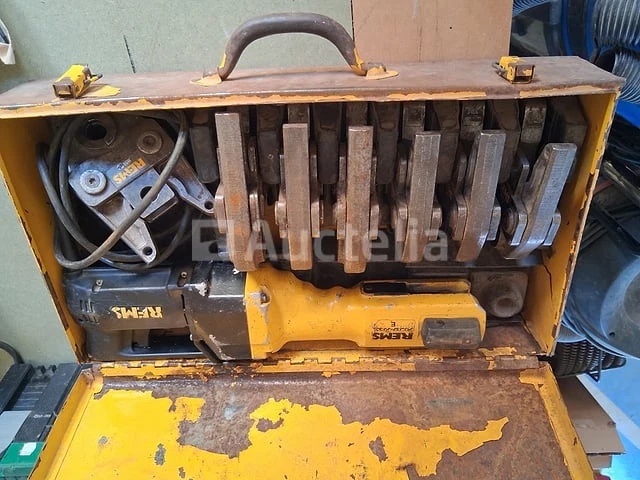 Persmachine met snoer + 6 bekken - afbeelding 1 van  1