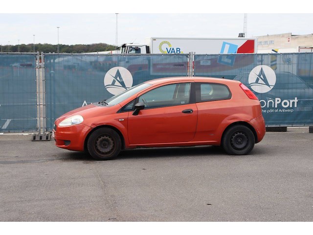 Personenauto fiat grand punto benzine 65pk 2006 (marge) - afbeelding 1 van  1