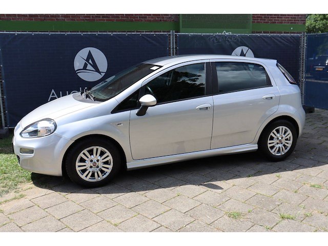 Personenauto fiat punto benzine 101pk 2014 - afbeelding 1 van  1