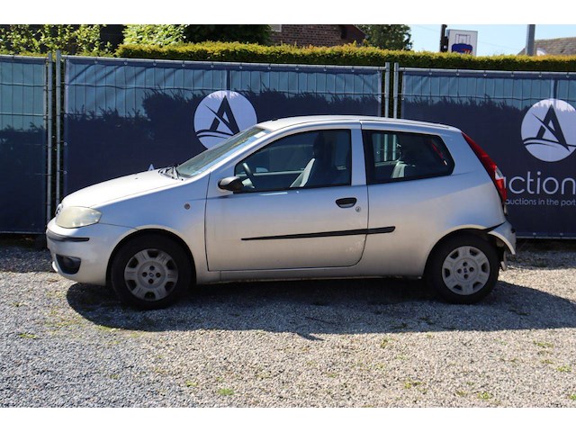 Personenauto fiat punto benzine 60pk 2005 (marge) - afbeelding 1 van  1