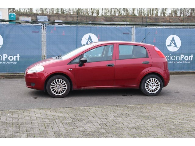 Personenauto fiat punto benzine 65pk 2009 (marge) - afbeelding 1 van  1