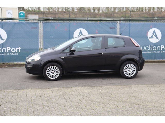 Personenauto fiat punto benzine 65pk 2010 (marge) - afbeelding 1 van  1