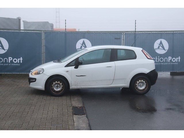Personenauto fiat punto benzine 69pk 2011 (marge) - afbeelding 1 van  1