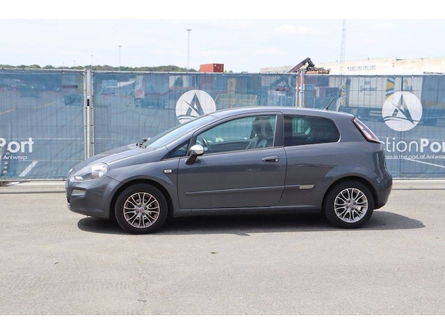Personenauto fiat punto benzine 69pk 2013 (marge) - afbeelding 1 van  1
