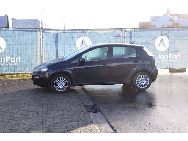 Personenauto fiat punto benzine 69pk 2013 (marge) - afbeelding 1 van  1