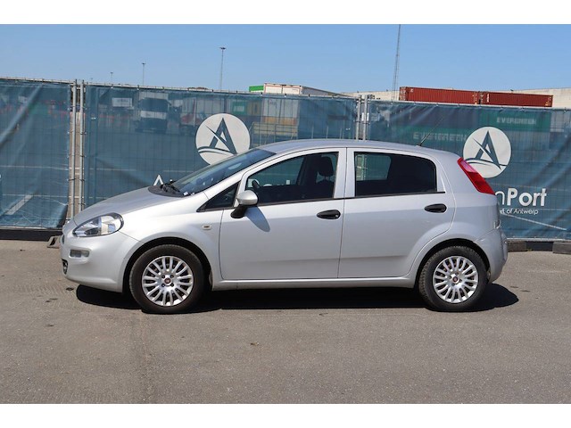 Personenauto fiat punto benzine 69pk 2016 (marge) - afbeelding 1 van  1