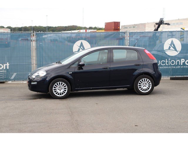 Personenauto fiat punto benzine 69pk 2016 (marge) - afbeelding 1 van  1
