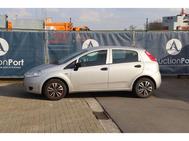 Personenauto fiat punto benzine 77pk 2014 (marge) - afbeelding 1 van  1