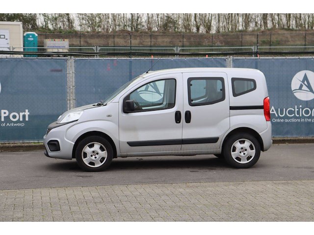 Personenauto fiat qubo benzine 77pk 2018 (marge) - afbeelding 1 van  1