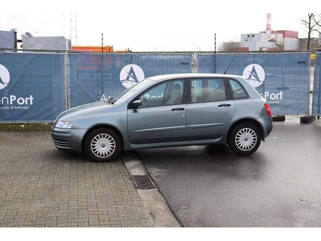 Personenauto fiat stilo benzine 95pk 2004 (marge) - afbeelding 1 van  1