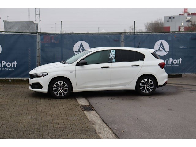 Personenauto fiat tipo benzine 101pk 2021 (marge) - afbeelding 1 van  1