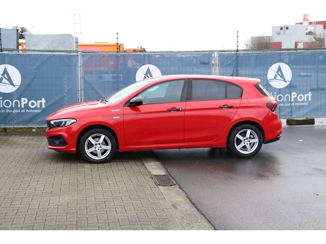 Personenauto fiat tipo benzine 101pk 2021 (marge) - afbeelding 1 van  1