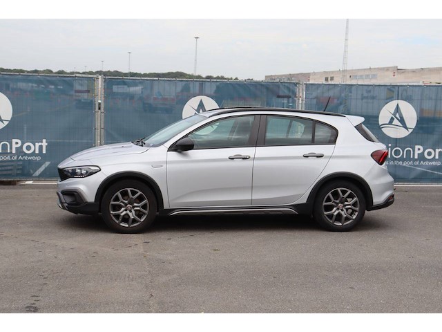 Personenauto fiat tipo benzine 101pk 2021 (marge) - afbeelding 1 van  1