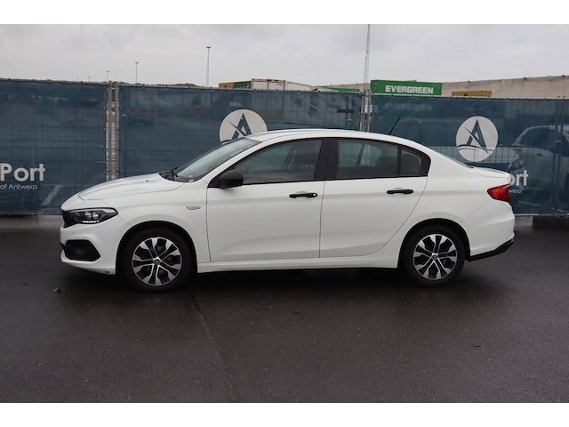 Personenauto fiat tipo benzine 101pk 2021 (marge) - afbeelding 1 van  1