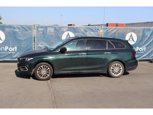 Personenauto fiat tipo benzine 101pk 2021 (marge) - afbeelding 1 van  1