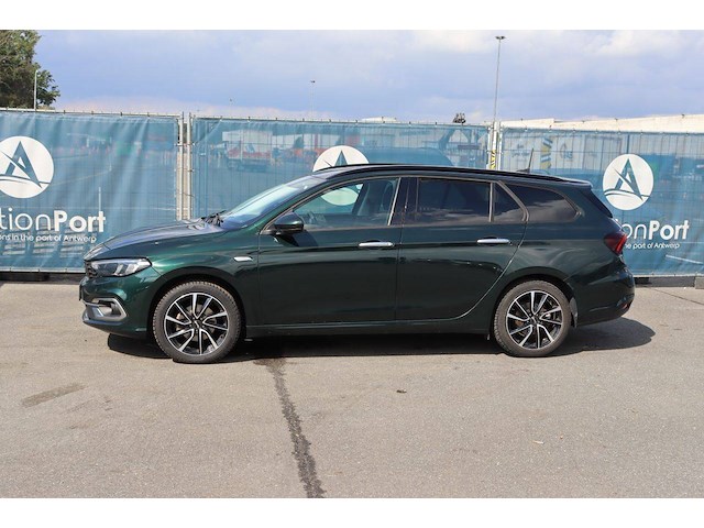 Personenauto fiat tipo benzine 101pk 2021 (marge) - afbeelding 1 van  1