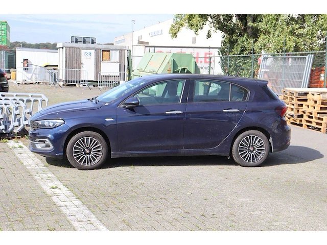 Personenauto fiat tipo benzine 101pk 2021 (marge) - afbeelding 1 van  1