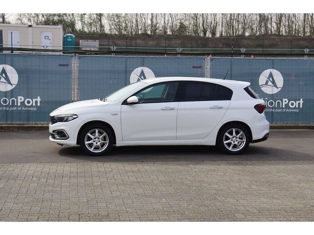 Personenauto fiat tipo benzine 101pk 2022 (marge) - afbeelding 1 van  1