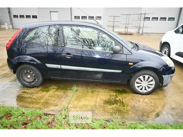 Personenauto ford fiesta - afbeelding 4 van  11